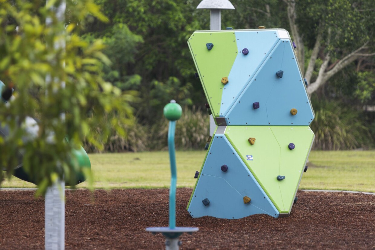 Cockatoo crest park playground - climbing